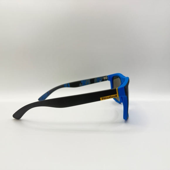 Fresh and Stylish Polarized Glass with Contrast Colors, PC Frame - Picture 7 of 8